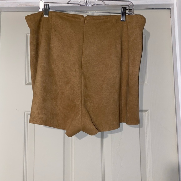 Chic Tan Skort - Picture 3 of 3